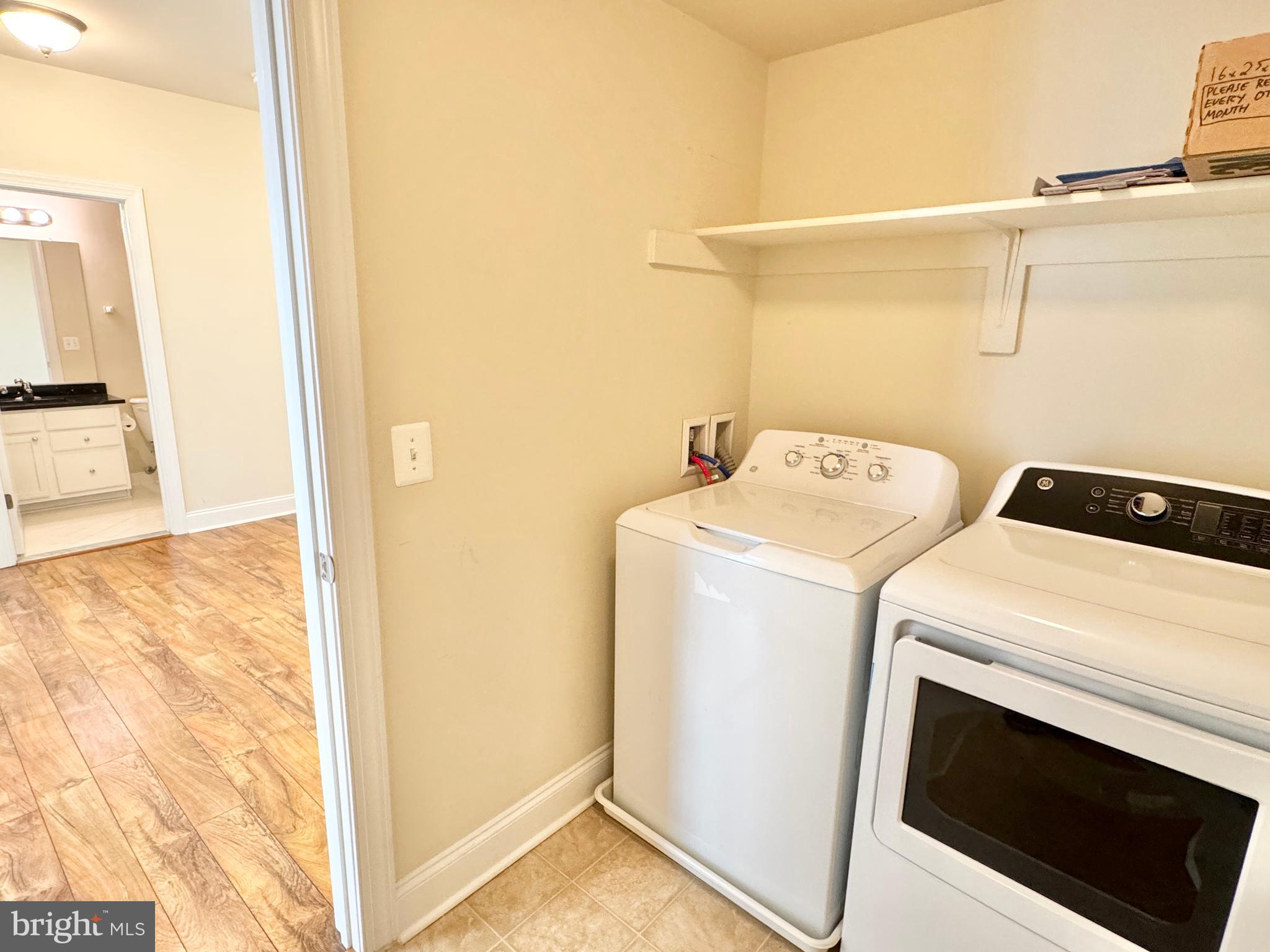 2304 Margraf Circle Woodbridge, VA 22191 - Photo 21 of 27 a utility room with dryer and washer