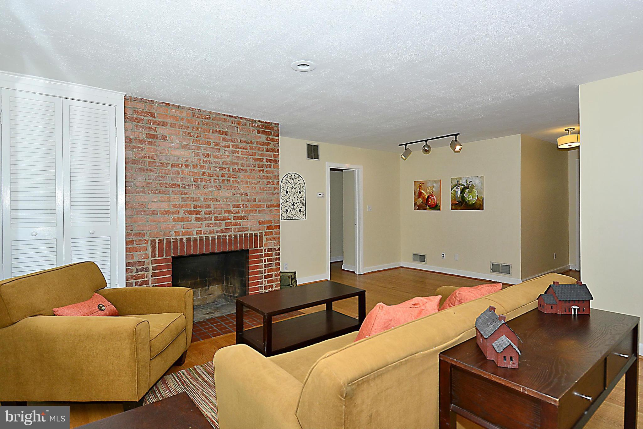 1209 Ballard Street Silver Spring, MD 20910 - Photo 3 of 29 Living Room