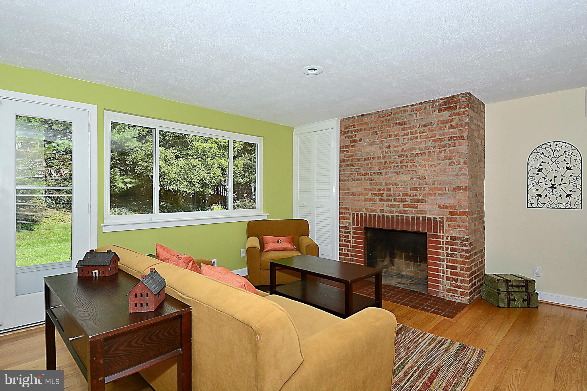 1209 Ballard Street Silver Spring, MD 20910 - Photo 4 of 29 Living Room