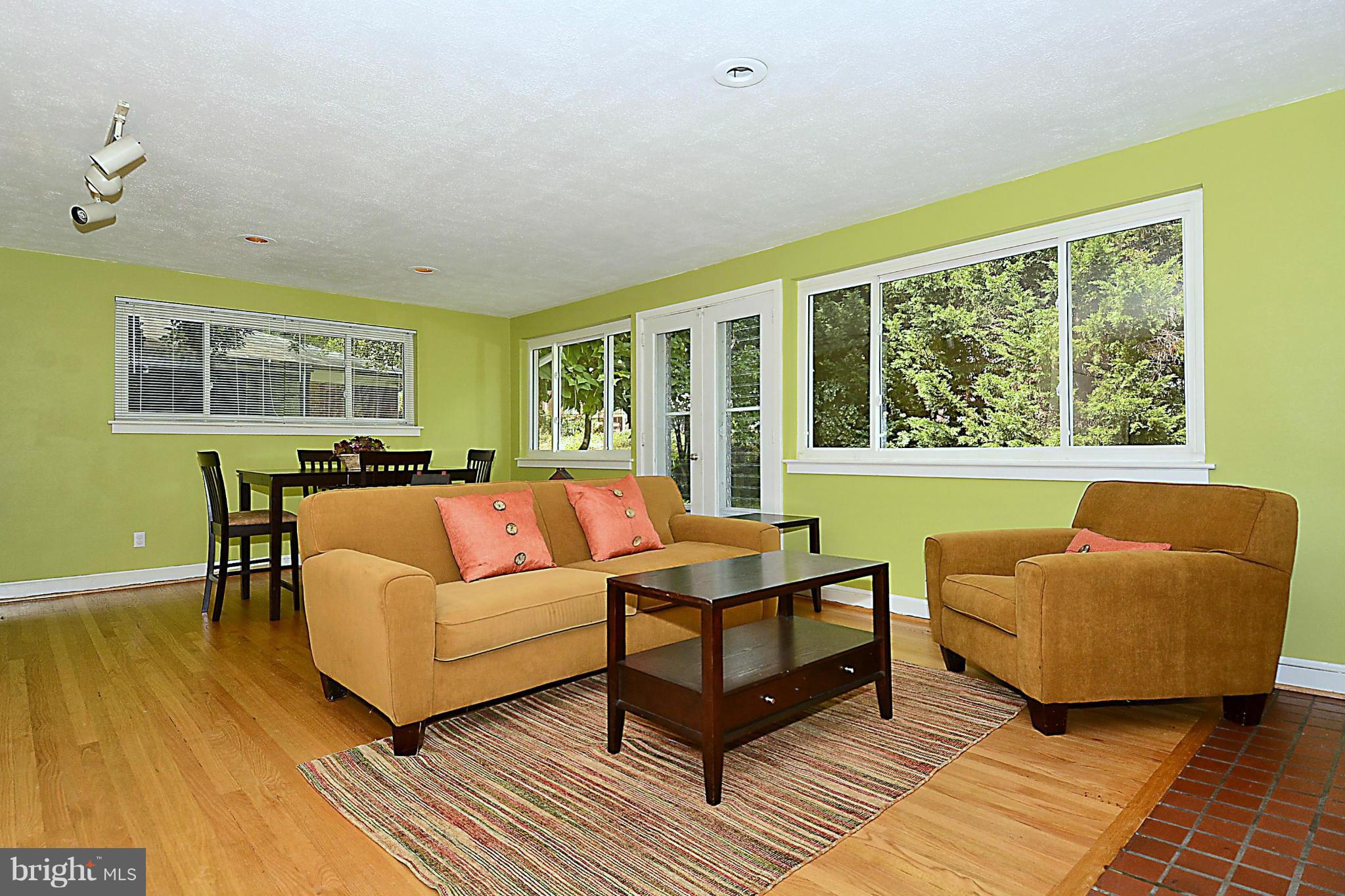 1209 Ballard Street Silver Spring, MD 20910 - Photo 5 of 29 Living Room