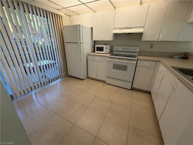 $1,800 | 4210 Looking Glass Lane, Unit 4215, Naples, FL 34112