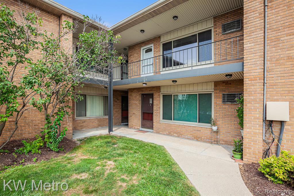 2859 East Maple Road, Unit 3 Birmingham, MI 48009 - Photo 1 of 15