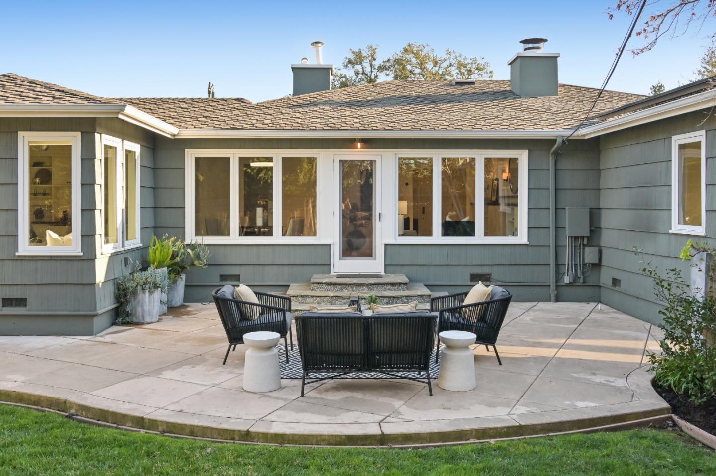 416 Stephen Road San Mateo, CA 94403 - Photo 11 of 11 a patio with table and chairs