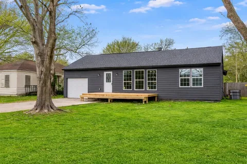 $245,000 | 1120 17th Avenue North, Texas City, TX 77590