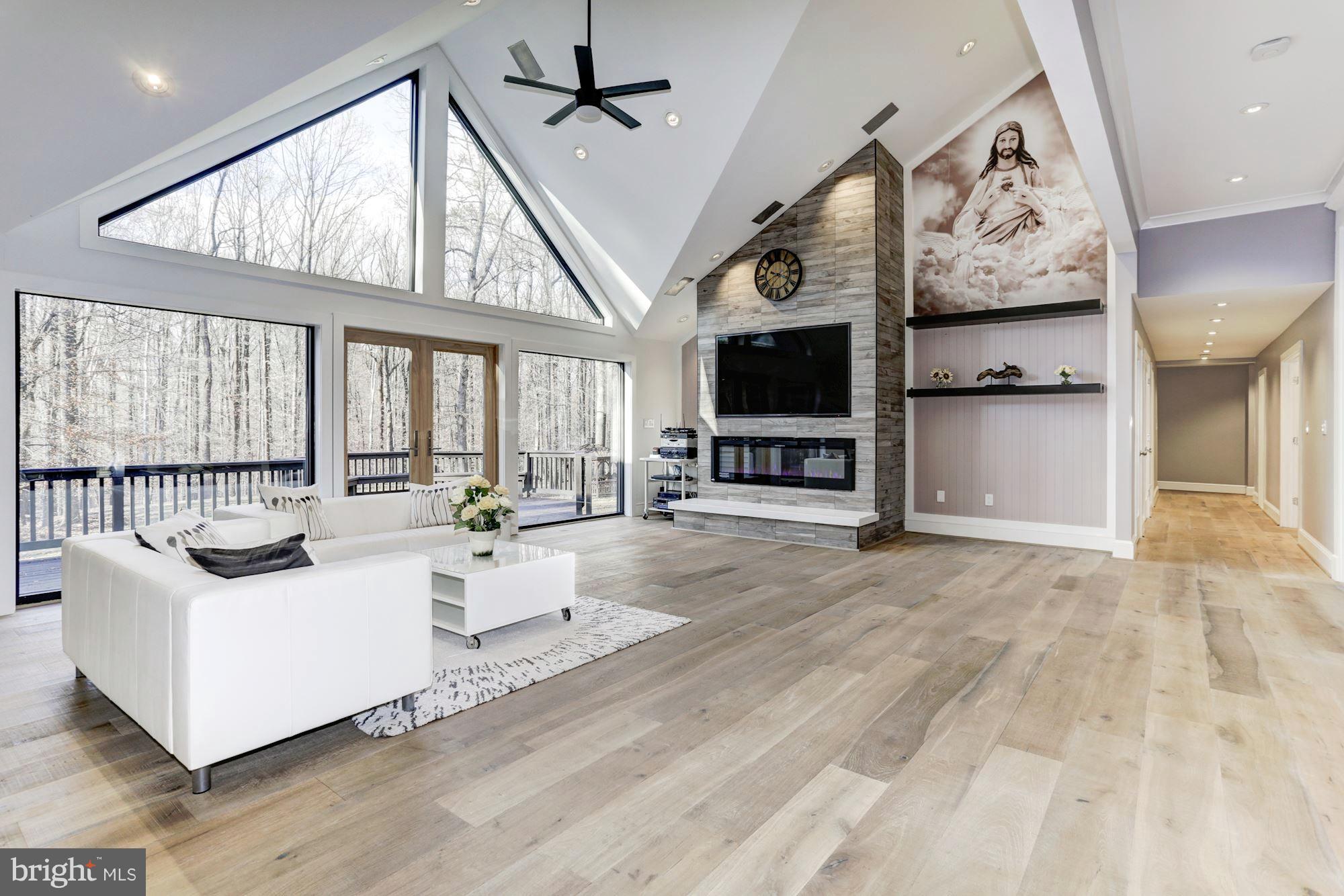 18 Barn Ridge Court Silver Spring, MD 20906 - Photo 2 of 46 Hand Scraped Montpellier Oak Hardwood Floor