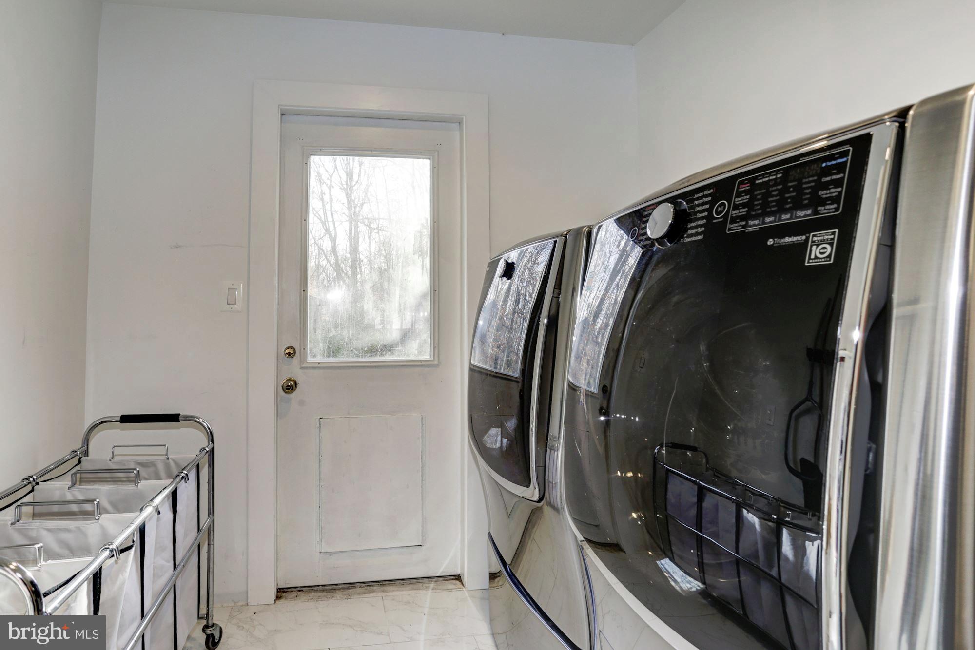 18 Barn Ridge Court Silver Spring, MD 20906 - Photo 34 of 46 Main level laundry room