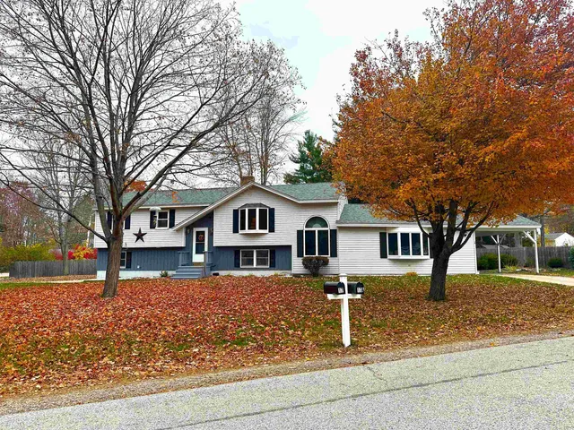 $525,000 | 17 Maplewood Avenue, Rochester, NH 03867