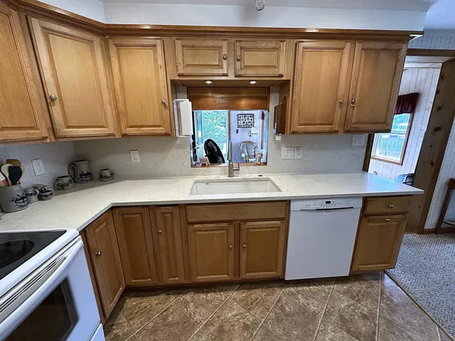 $525,000 | 17 Maplewood Avenue, Rochester, NH 03867