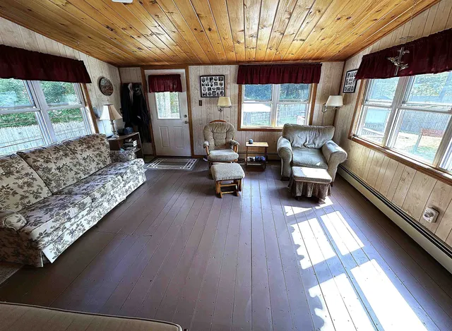 $525,000 | 17 Maplewood Avenue, Rochester, NH 03867