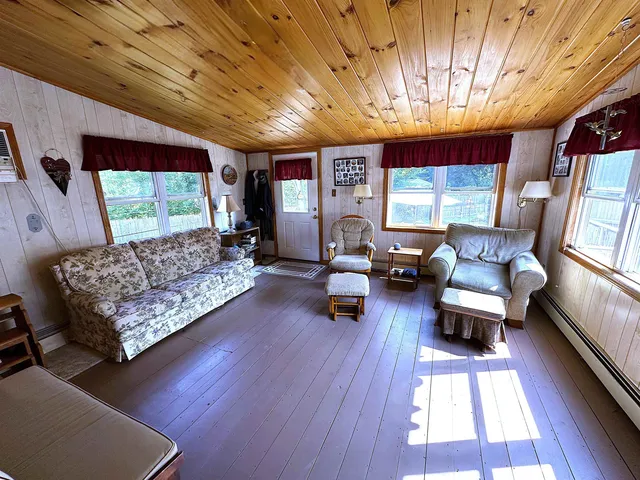 $525,000 | 17 Maplewood Avenue, Rochester, NH 03867