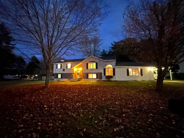 $525,000 | 17 Maplewood Avenue, Rochester, NH 03867