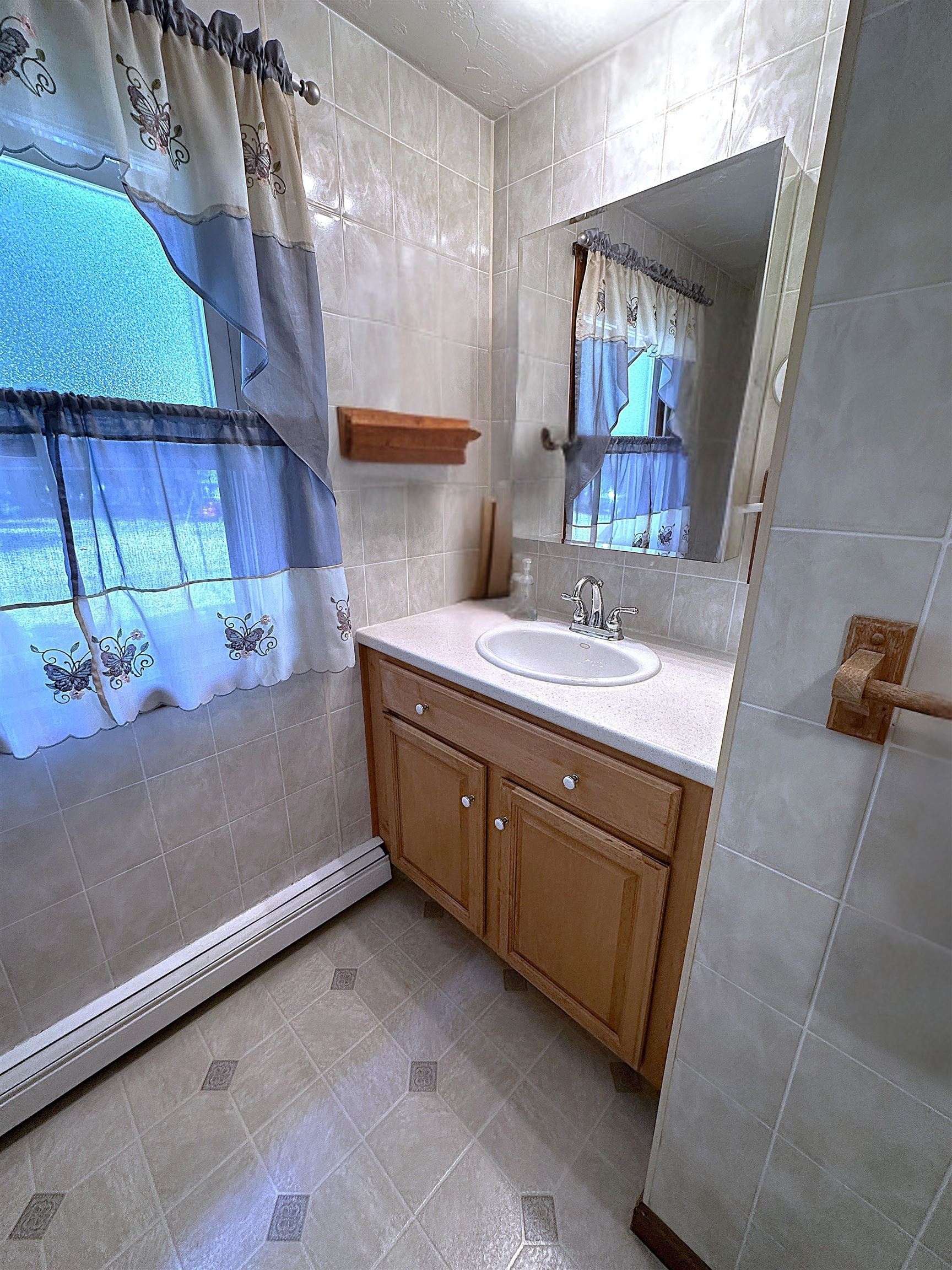 17 Maplewood Avenue Rochester, NH 03867 - Photo 33 of 60