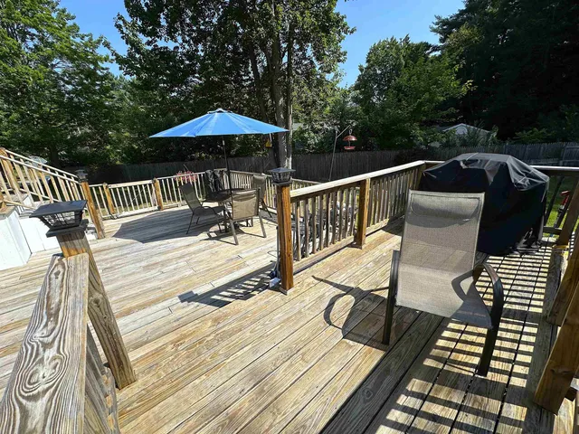 $525,000 | 17 Maplewood Avenue, Rochester, NH 03867