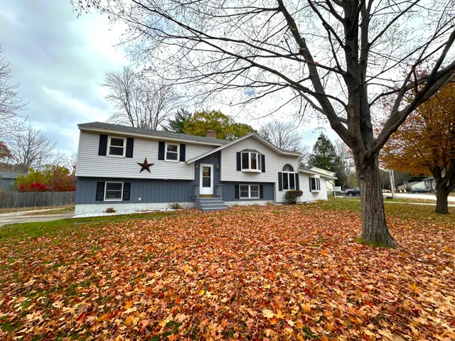 $525,000 | 17 Maplewood Avenue, Rochester, NH 03867