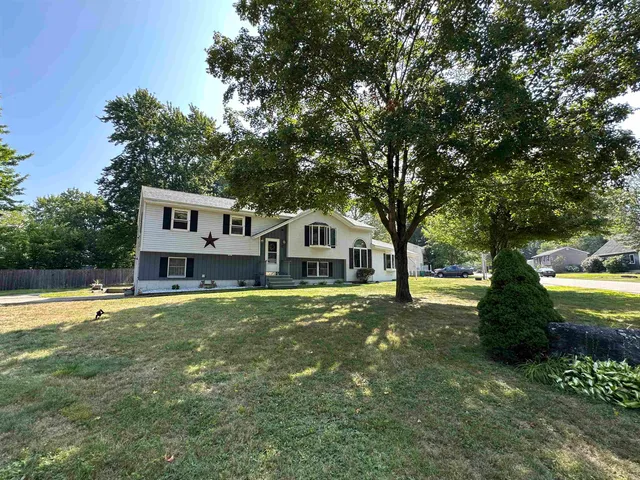 $525,000 | 17 Maplewood Avenue, Rochester, NH 03867