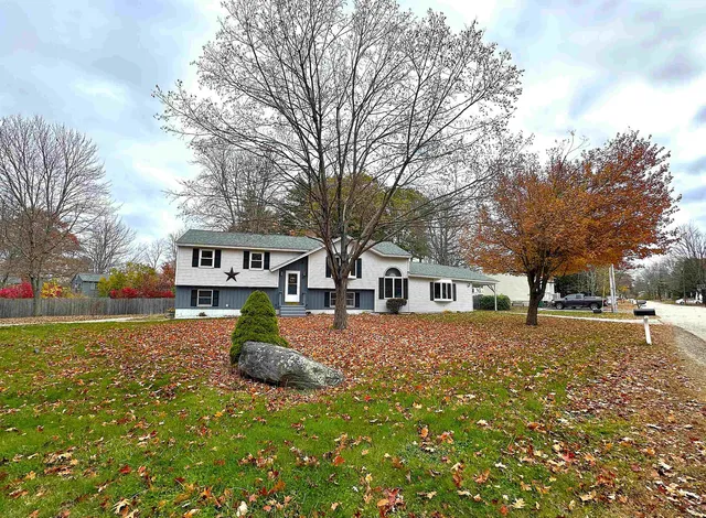 $525,000 | 17 Maplewood Avenue, Rochester, NH 03867