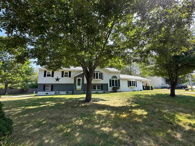 $525,000 | 17 Maplewood Avenue, Rochester, NH 03867