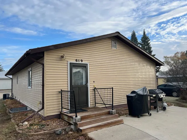 $212,000 | 619 2nd Street West, Park Rapids, MN 56470