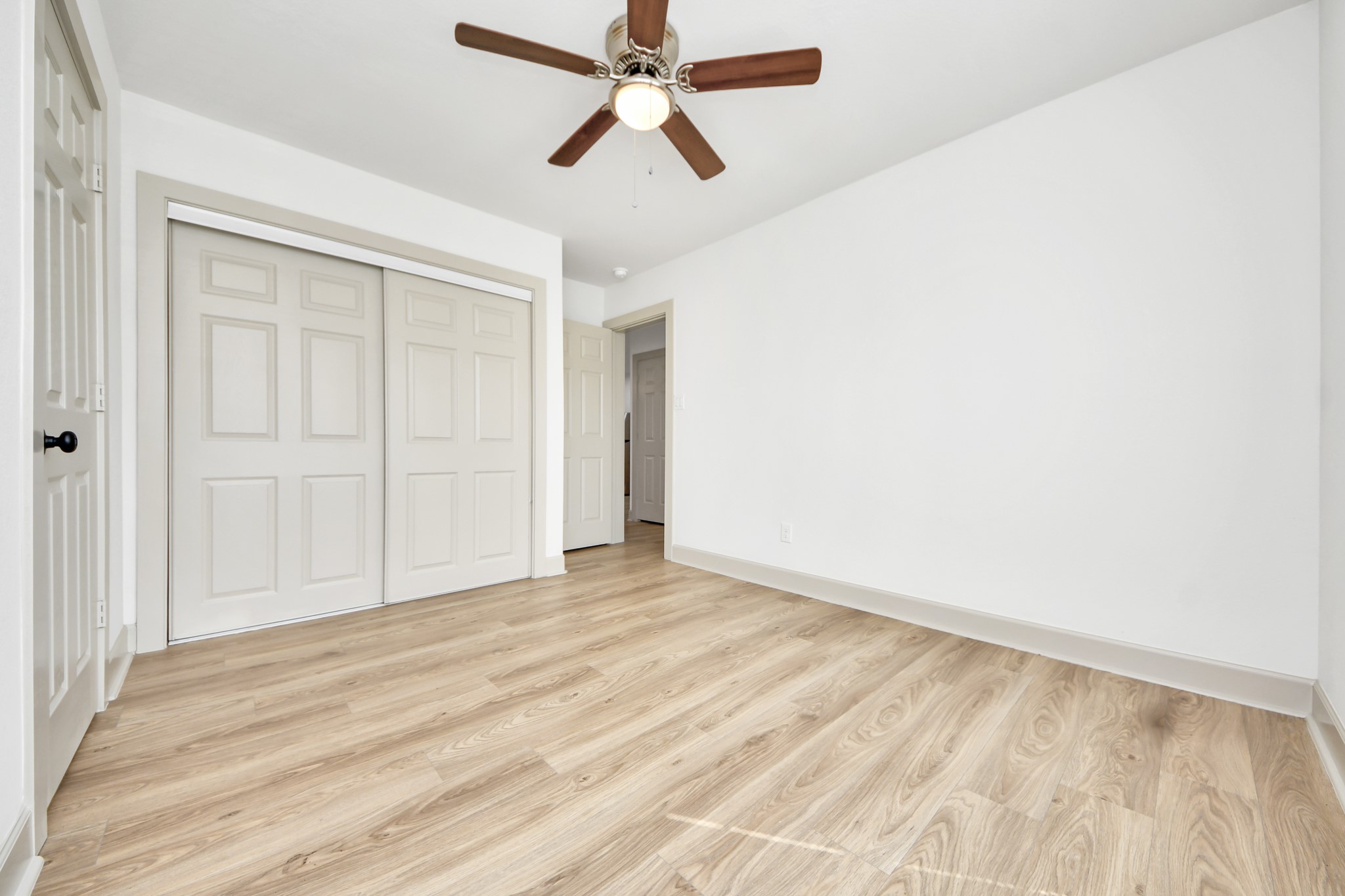 2919 Rosedale Street, Unit B Houston, TX 77004 - Photo 25 of 35 wooden floor in an empty room