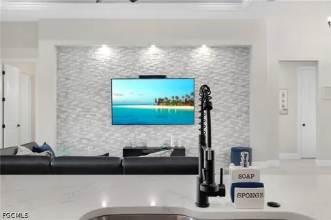 $875,000 | 1806 Northwest 38th Place, Cape Coral, FL 33993