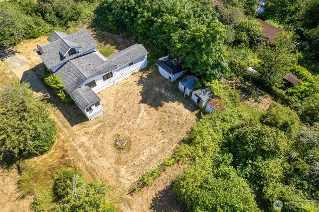 an aerial view of a house with yard swimming pool and outdoor seating
