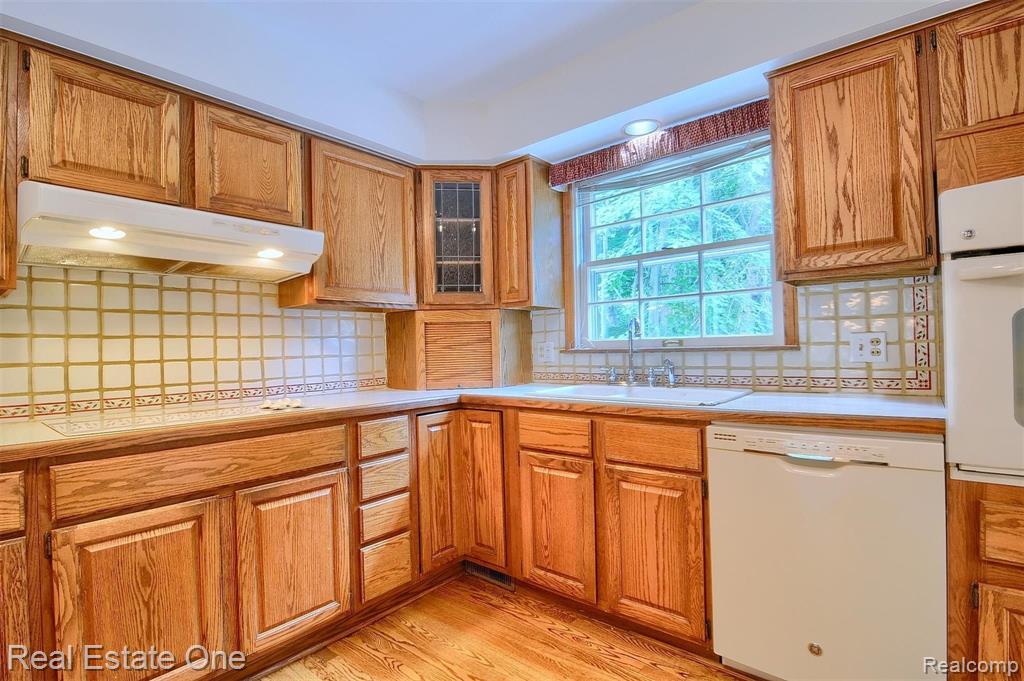 483 Willow Tree Lane Rochester Hills, MI 48306 - Photo 19 of 47