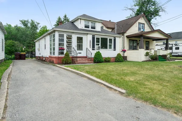 $249,999 | 2527 1st Avenue, Rotterdam, NY 12303