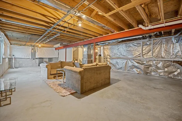 a view of residential houses with city street