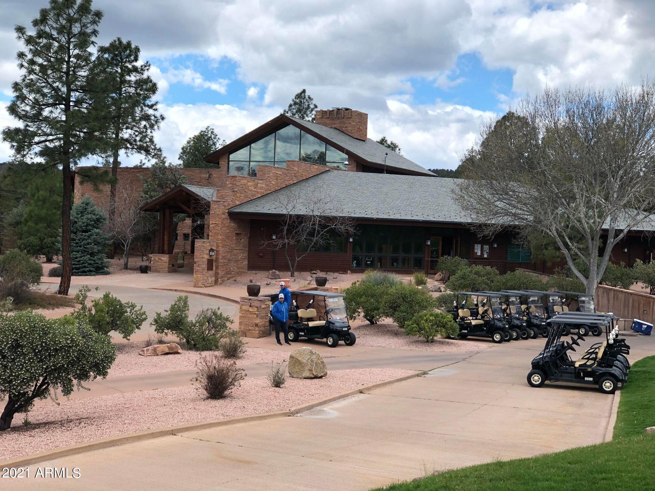 603 Club Drive, Unit 3 Payson, AZ 85541 - Photo 20 of 25 a view of a patio with table and chairs under an umbrella