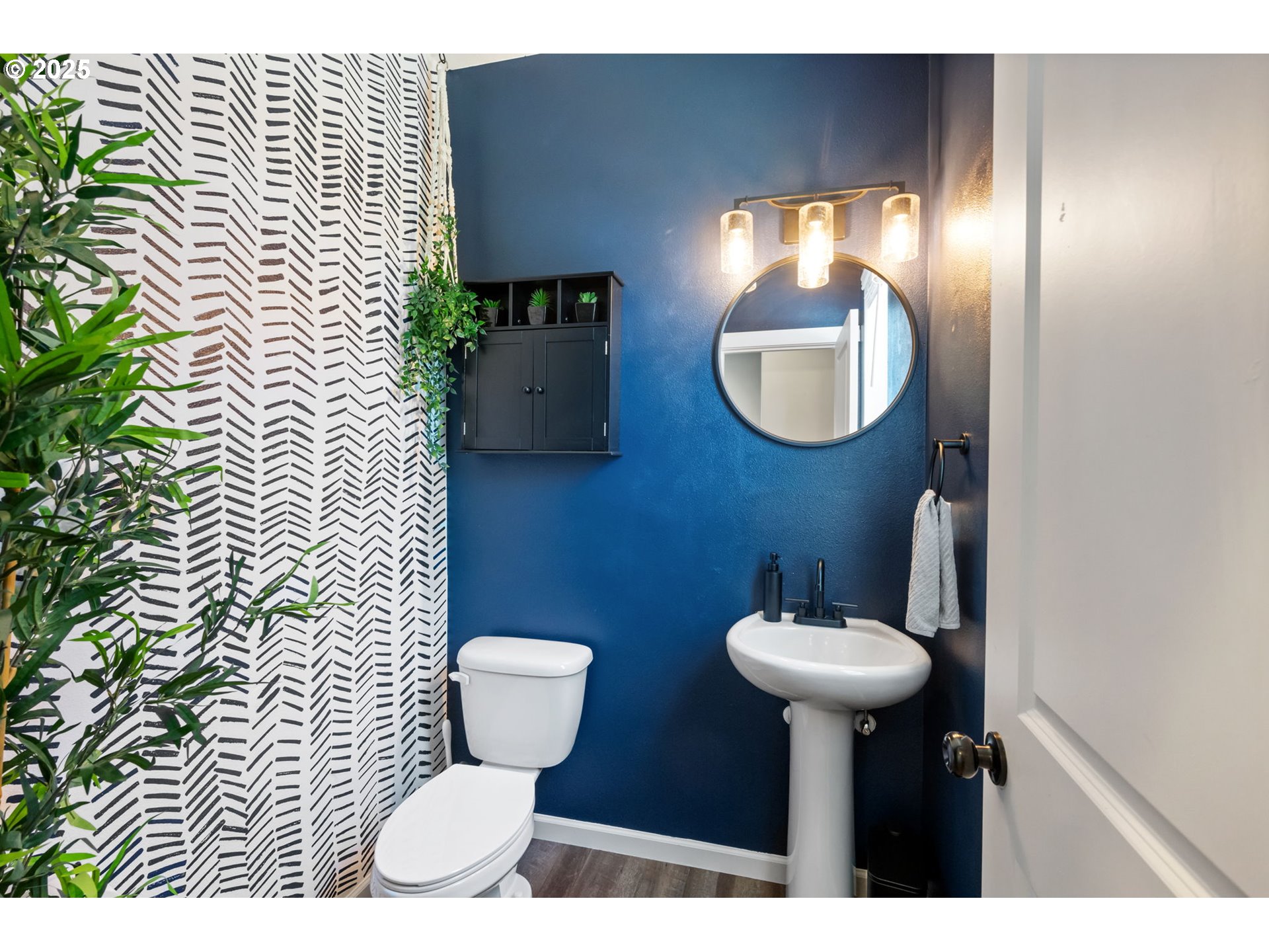 2820 Southeast Baker Avenue Gresham, OR 97080 - Photo 13 of 33 a bathroom with a toilet sink and mirror