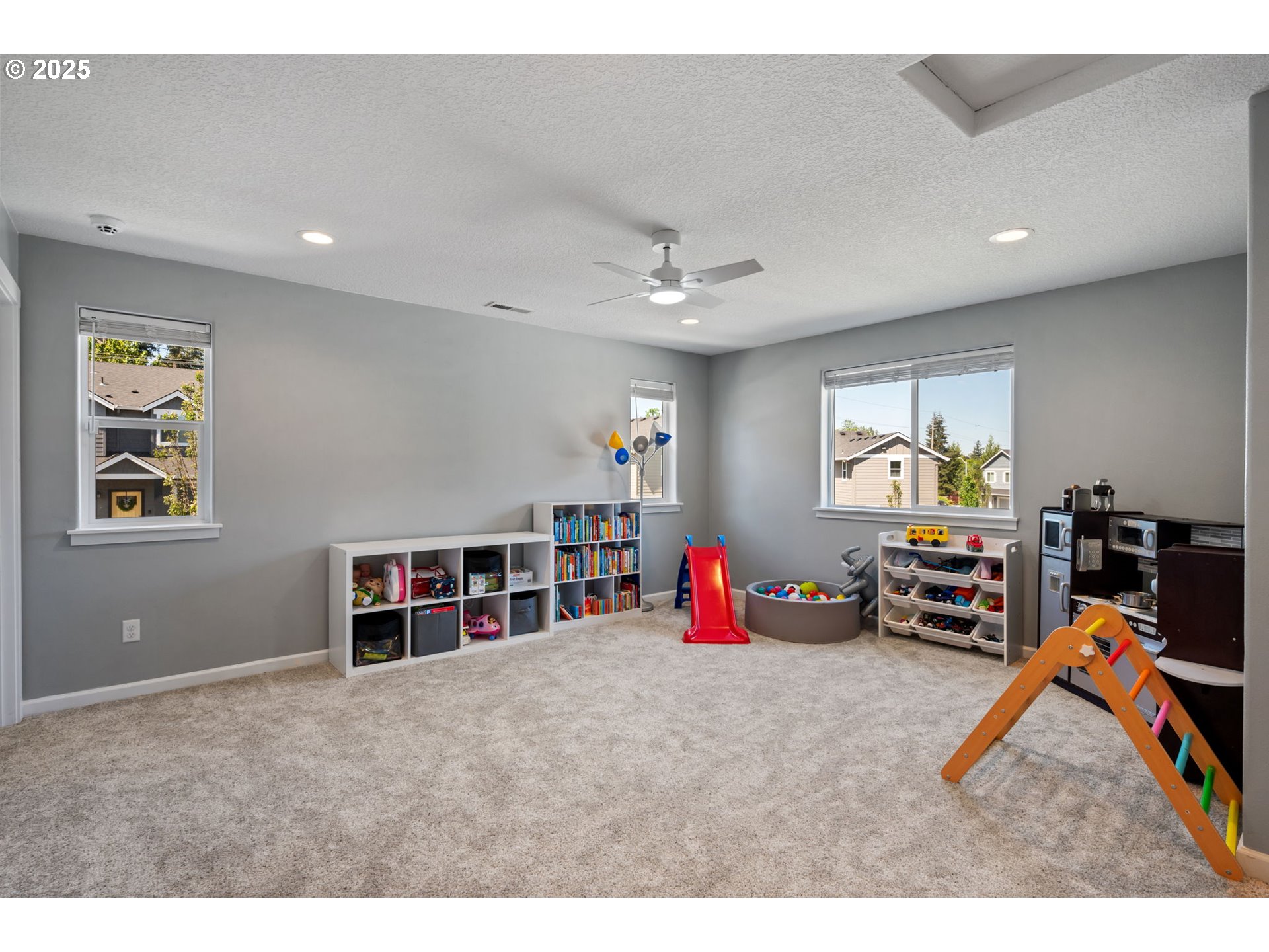 2820 Southeast Baker Avenue Gresham, OR 97080 - Photo 14 of 33 a living room with furniture and a flat screen tv