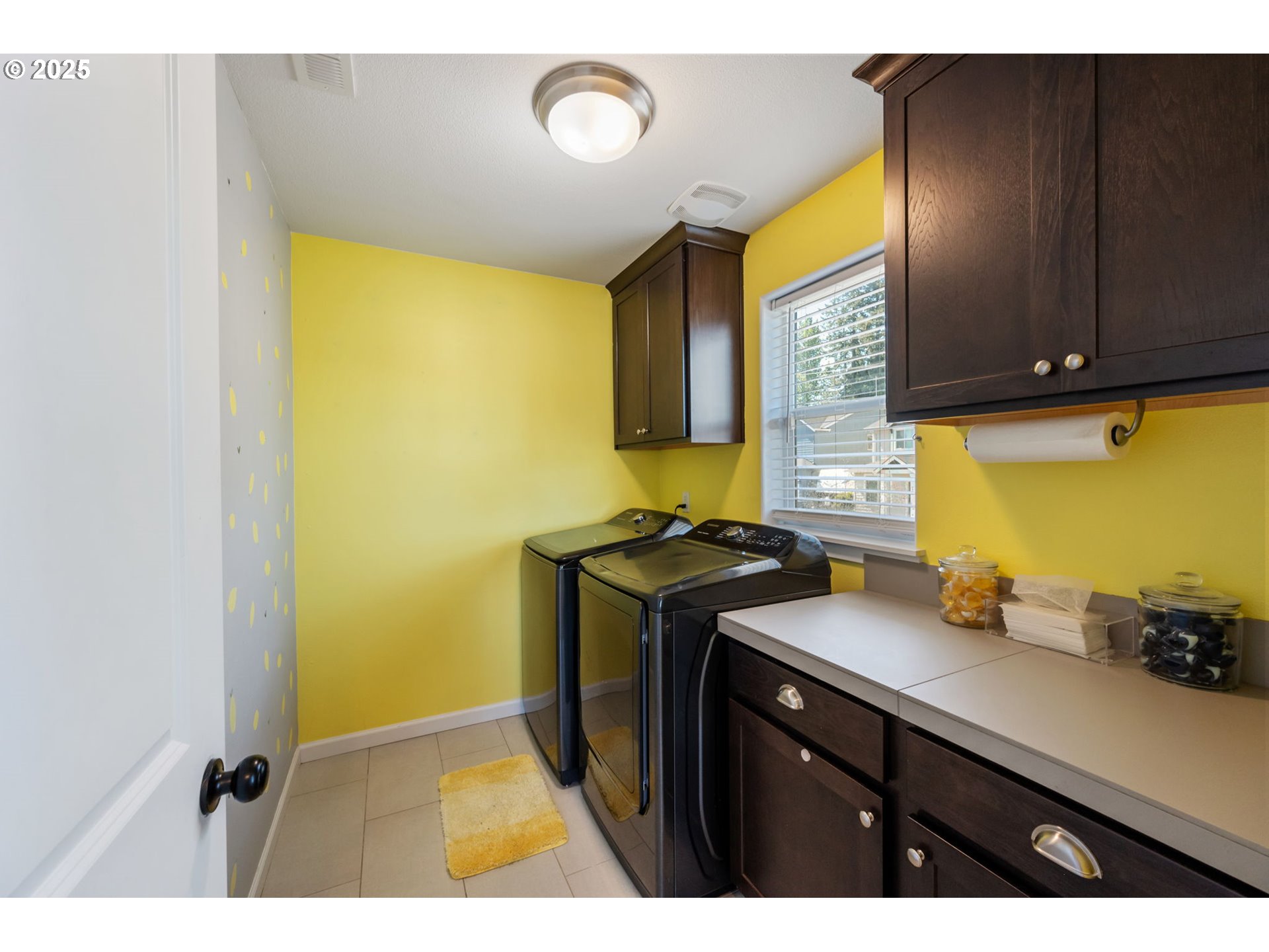 2820 Southeast Baker Avenue Gresham, OR 97080 - Photo 24 of 33 a kitchen with a stove and a sink