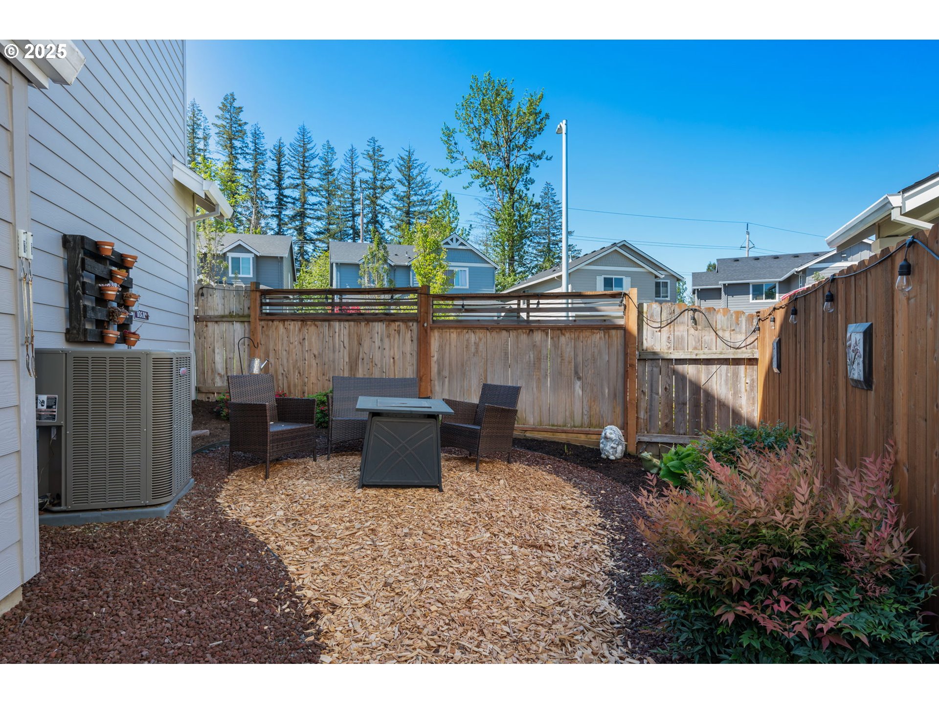2820 Southeast Baker Avenue Gresham, OR 97080 - Photo 29 of 33 a backyard of a house with table and chairs