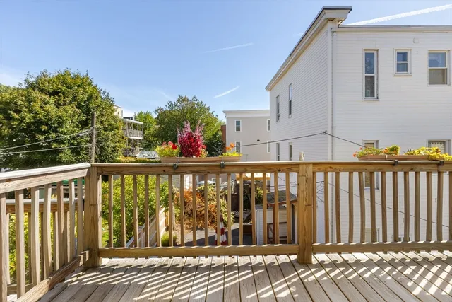 $3,850 | 5 Granite Street, Unit 2R, Somerville, MA 02143