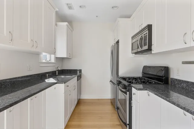 $3,850 | 5 Granite Street, Unit 2R, Somerville, MA 02143