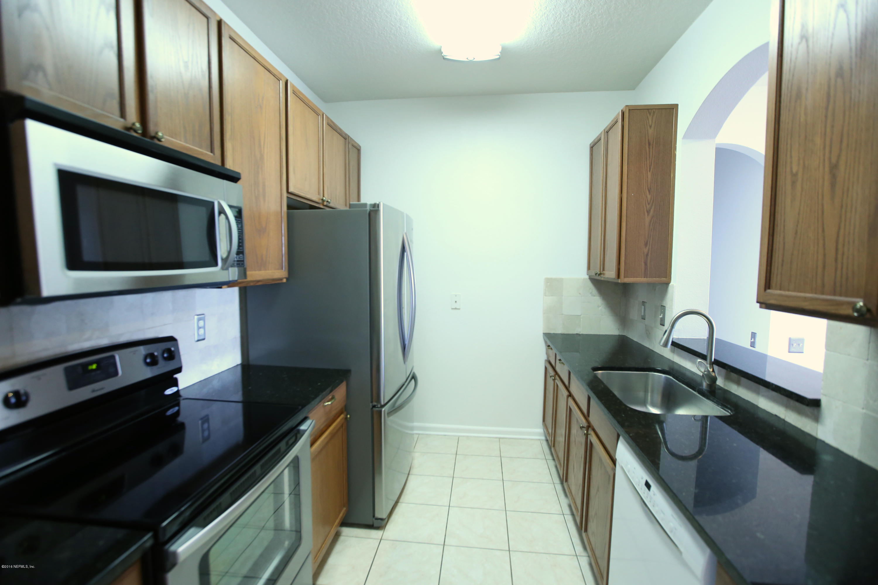 10550 Baymeadows Road, Unit 714 Jacksonville, FL 32256 - Photo 4 of 38 KITCHEN