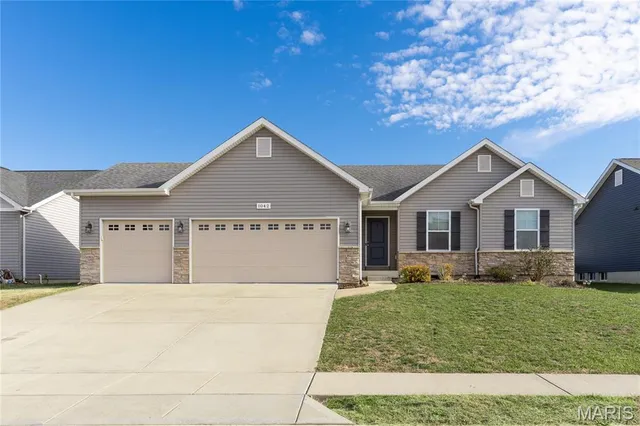 $355,000 | 1042 Palisades Lane, Pacific, MO 63069