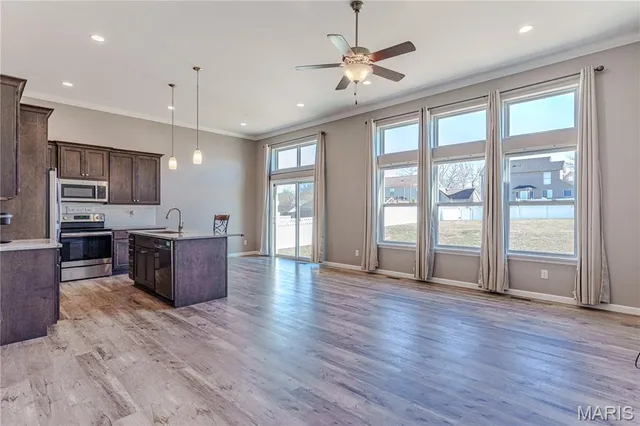 $355,000 | 1042 Palisades Lane, Pacific, MO 63069