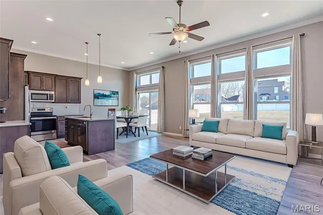 $355,000 | 1042 Palisades Lane, Pacific, MO 63069