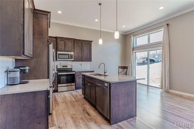 $355,000 | 1042 Palisades Lane, Pacific, MO 63069