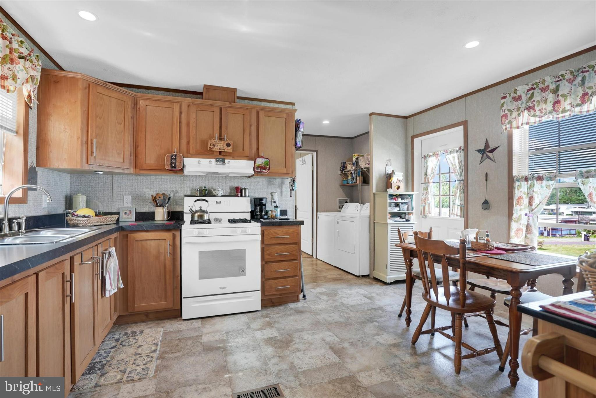 325 Bordic Road Reading, PA 19606 - Photo 7 of 15 Gallery Image 7