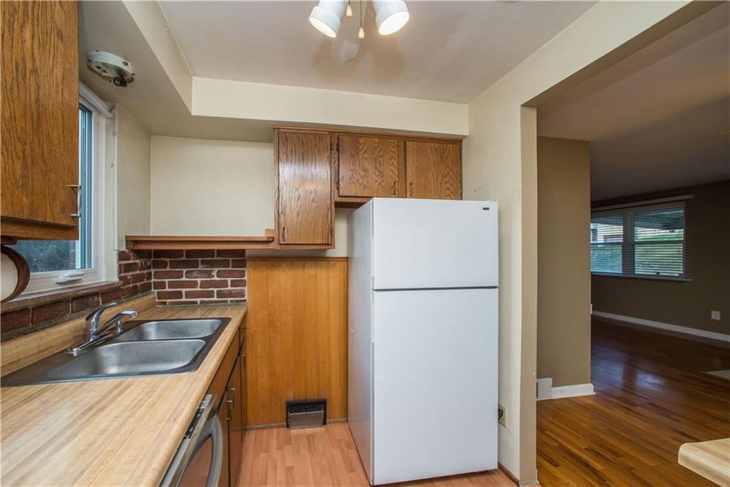 3730 Willett Road Pittsburgh, PA 15227 - Photo 9 of 25