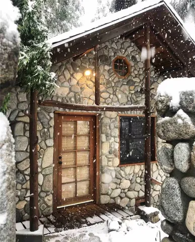 $460,000 | 23348 Outlook Lane, Crestline, CA 92325