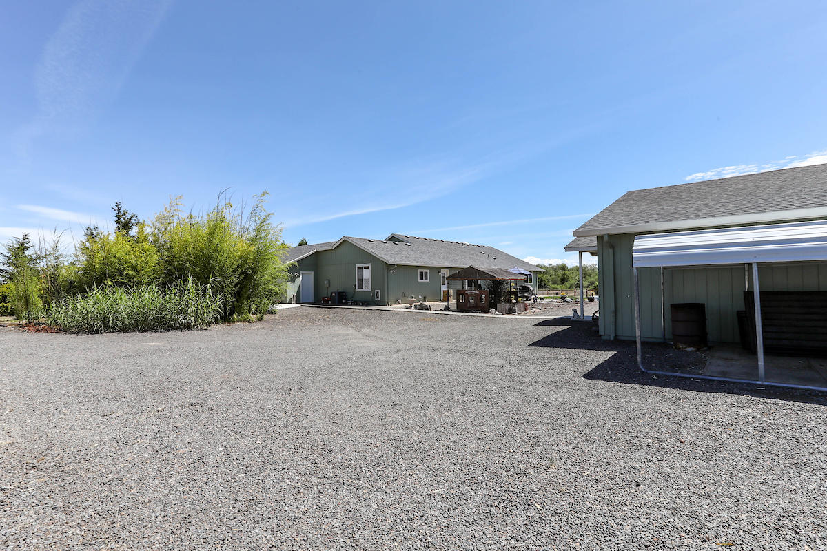 7000 Downing Road Central Point, OR 97502 - Photo 30 of 42 31