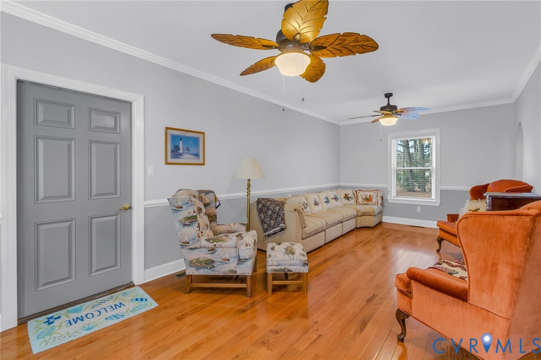273 Sutton Avenue Reedville, VA 22539 - Photo 4 of 50 a living room with furniture and a window