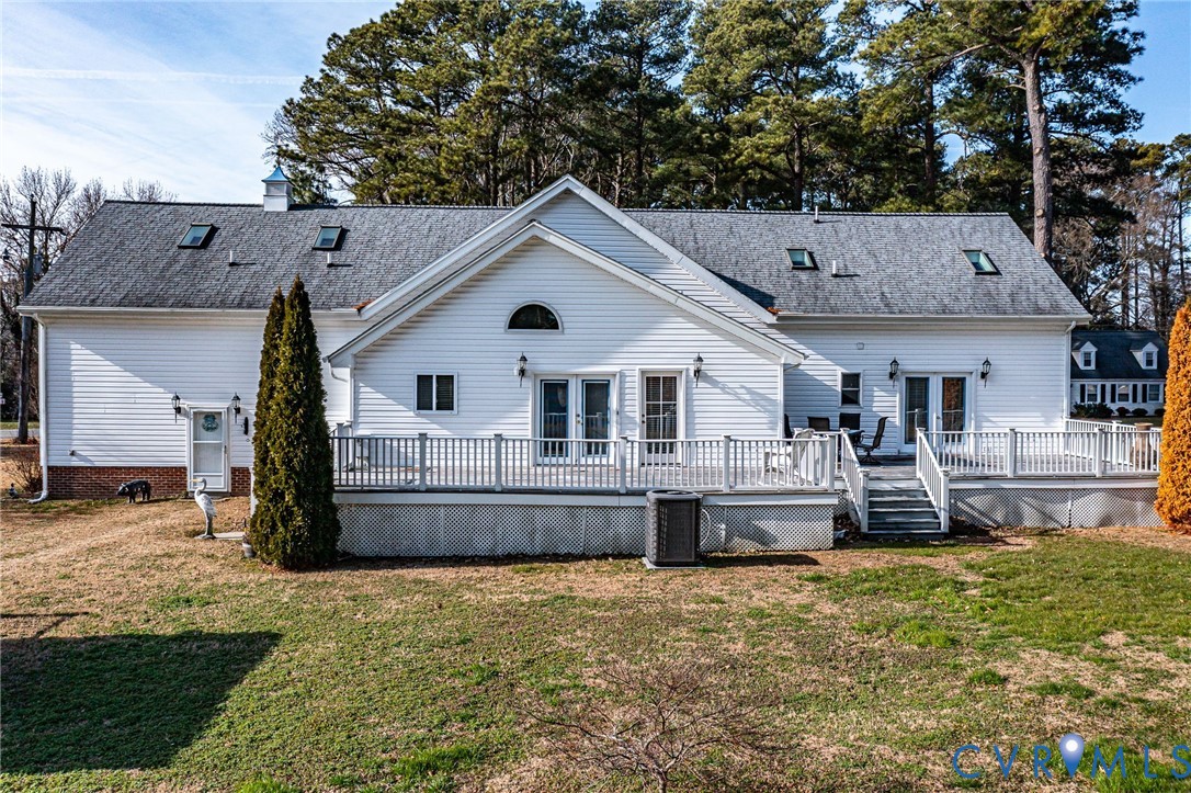 273 Sutton Avenue Reedville, VA 22539 - Photo 49 of 50 a front view of a house with a yard
