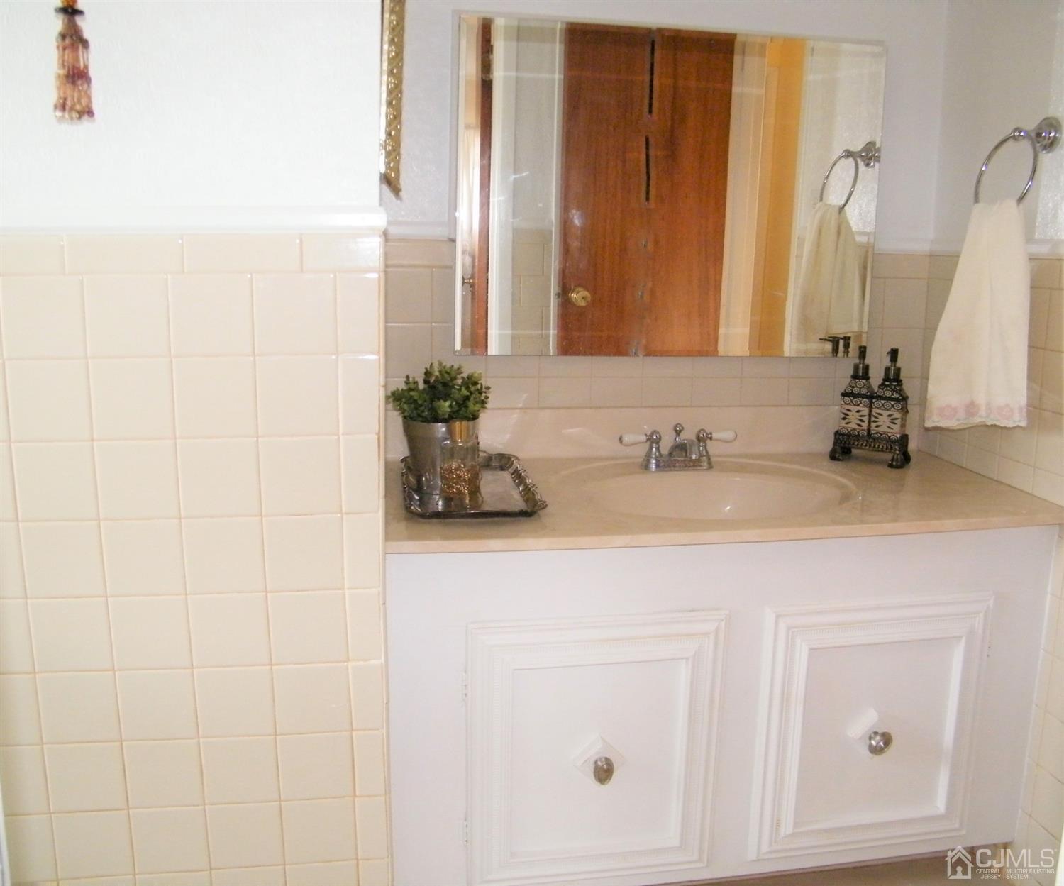 61 Rieder Road Edison, NJ 08817 - Photo 11 of 16 Gallery Image 11