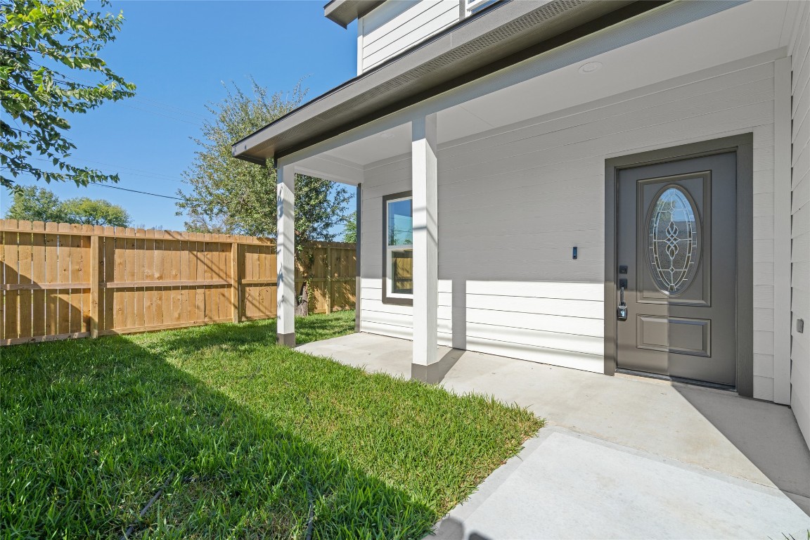 813 Barbara Mae Street Houston, TX 77015 - Photo 10 of 36 Front entry with covered porch area