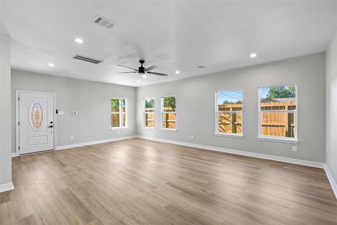 813 Barbara Mae Street Houston, TX 77015 - Photo 6 of 36