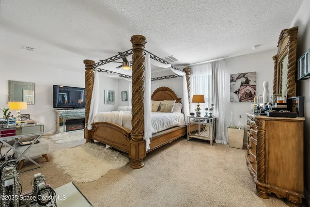 a view of a livingroom with furniture and windows